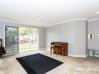 38 Silvertop Avenue, Halls Head WA 6210