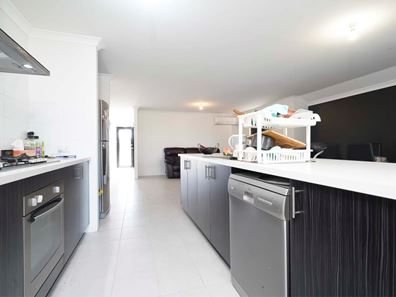21 Southampton Drive, Piara Waters WA 6112
