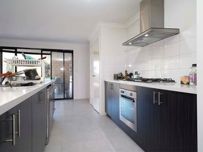 21 Southampton Drive, Piara Waters WA 6112