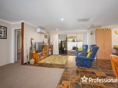 11 Wilcannia Way, Armadale WA 6112