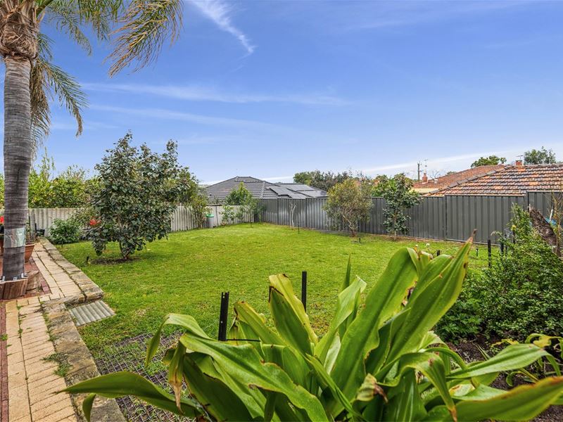 7 IVERMEY ROAD, Hamilton Hill