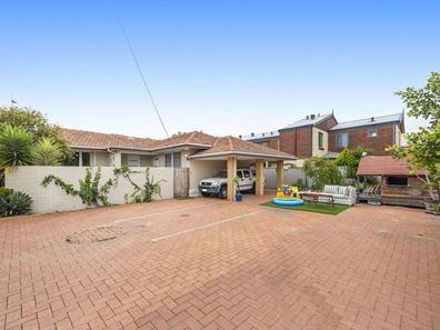 296A Harborne Street, Glendalough WA 6016