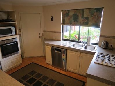 162 McLarty Road, Halls Head WA 6210
