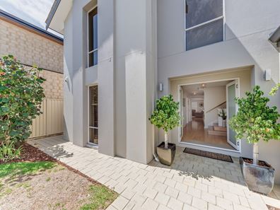 4 Raspins Loop, Burns Beach WA 6028