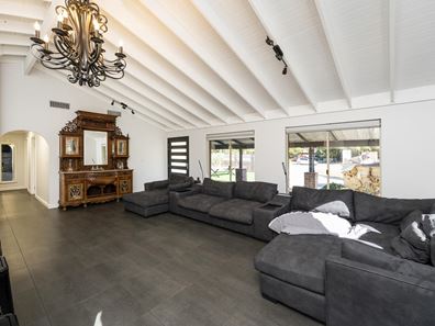 4 Raglan Close, Falcon WA 6210