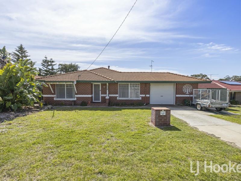 8 Moorpark Ave, Yanchep