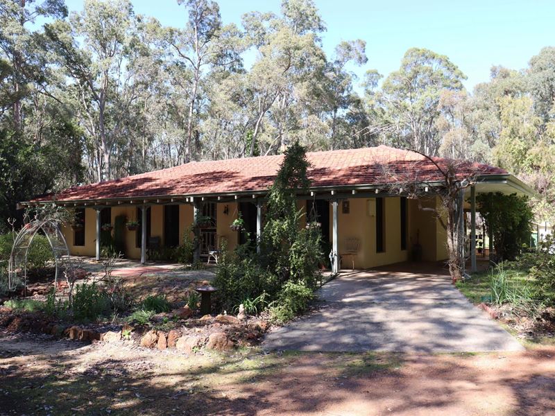 1880 Walker Street, Sawyers Valley