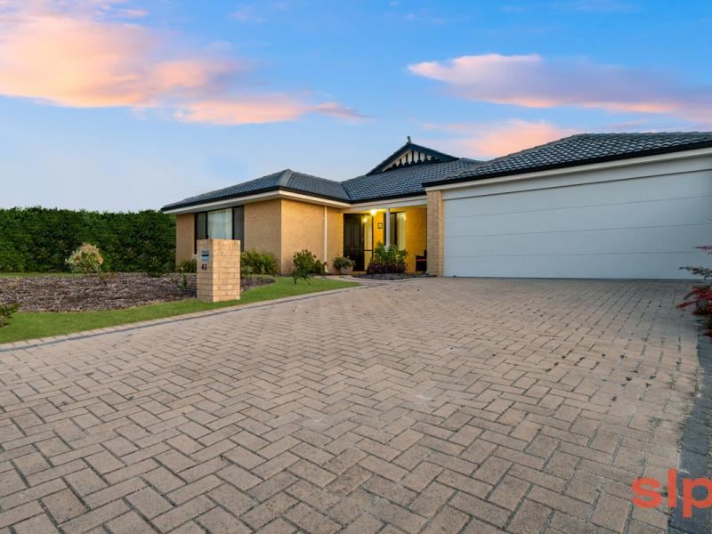 42 Brightlands Circuit, Carramar
