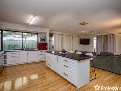 4 Tangelo Court, Seville Grove WA 6112