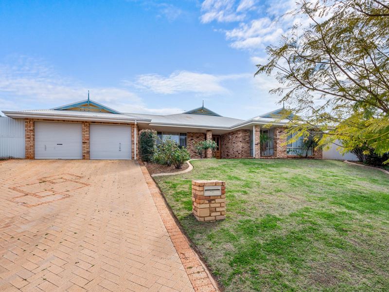 15 Paddington Drive, Hannans WA 6430