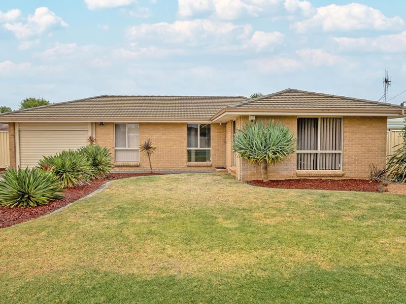 5 Seville Way, Orana WA 6330