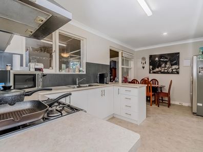 42 Broadway, Embleton WA 6062