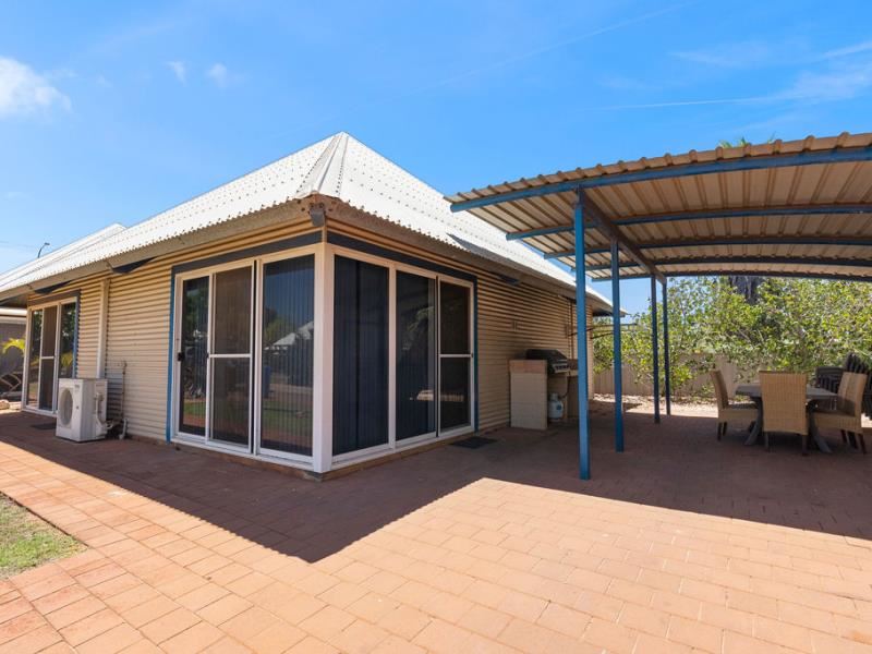 2/570 Murat Road, Exmouth