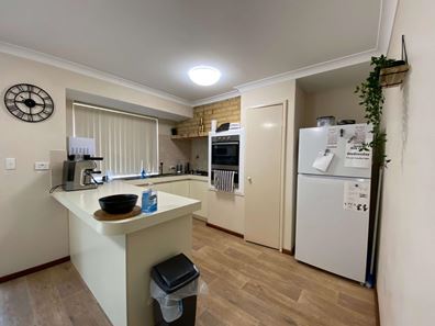 2/130 Robert Street, Como WA 6152