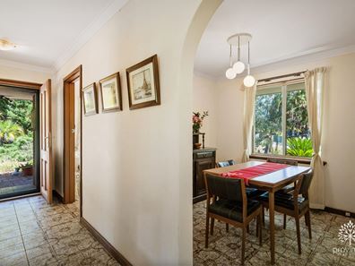 1 Bassett Place, Lesmurdie WA 6076