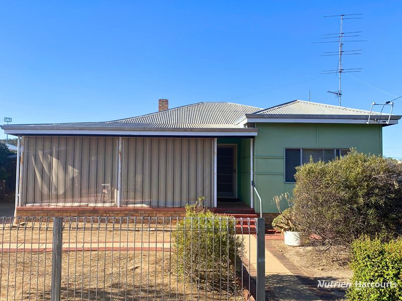 27 James Street, Kellerberrin WA 6410
