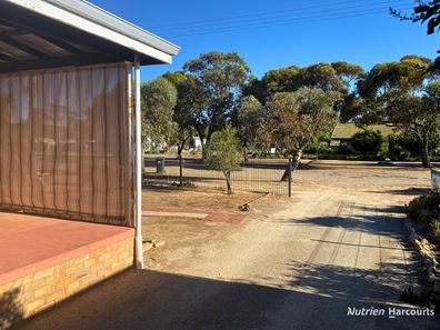 27 James Street, Kellerberrin WA 6410