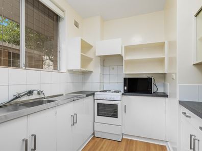 2/18 The Avenue, Crawley WA 6009