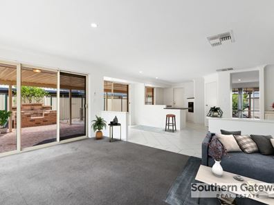 4 Walmer Place, Orelia WA 6167