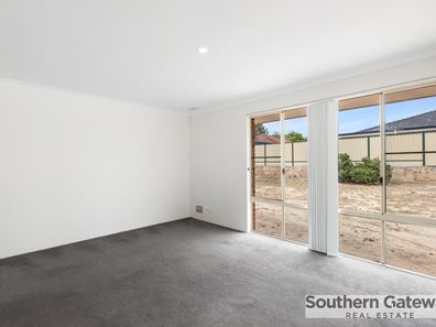 4 Walmer Place, Orelia WA 6167