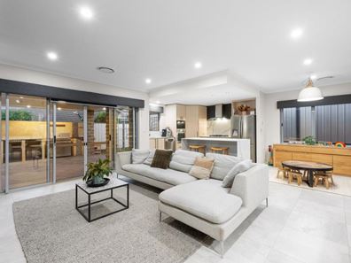 35 Murrumbidgee Drive, Hammond Park WA 6164