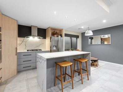 35 Murrumbidgee Drive, Hammond Park WA 6164