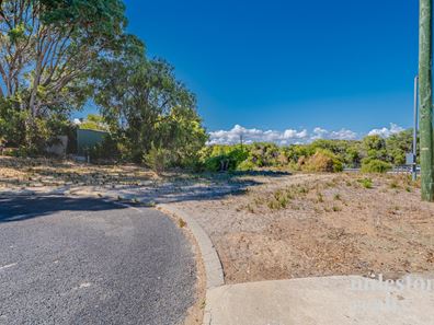 12 Mitchell Rd, Preston Beach WA 6215