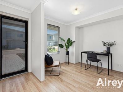 21 Laila Turn, Madeley WA 6065