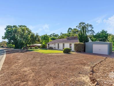 24 Heslop Road, Lesmurdie WA 6076