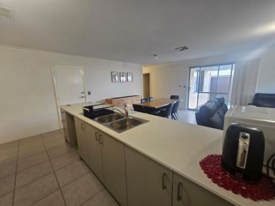 38D Evelyn Street, Gosnells WA 6110