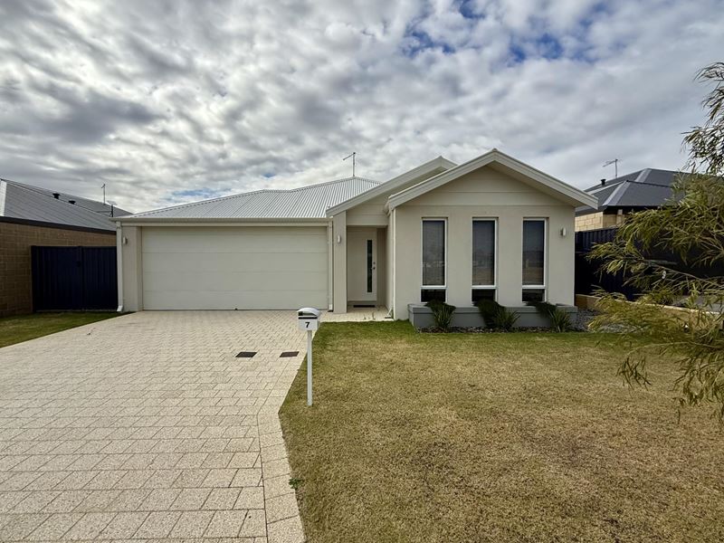 7 Villamour Way, Meadow Springs WA 6210