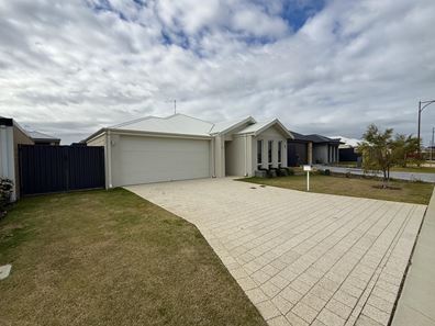 7 Villamour Way, Meadow Springs WA 6210