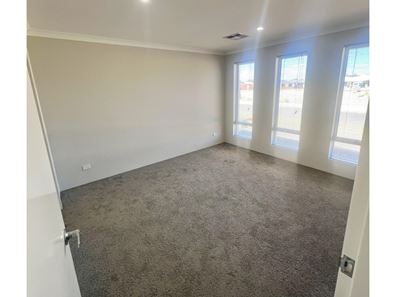 7 Villamour Way, Meadow Springs WA 6210