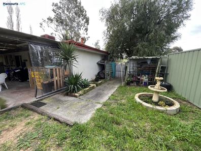 9 Plowers Place, Withers WA 6230