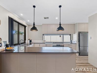 83 Noreena Avenue, Golden Bay WA 6174