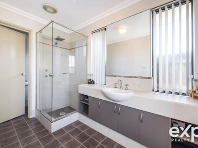 7 Zinnia Lane, Halls Head WA 6210