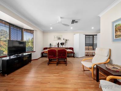 11 Pioneer Drive, Thornlie WA 6108