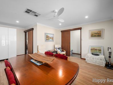 11 Pioneer Drive, Thornlie WA 6108