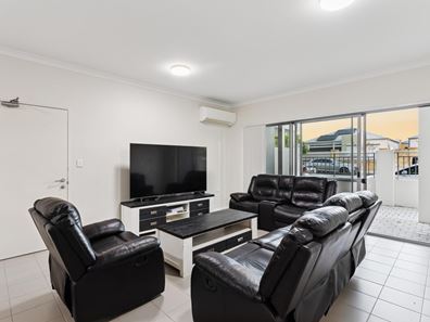 2/3 Villa Pass, Ellenbrook WA 6069