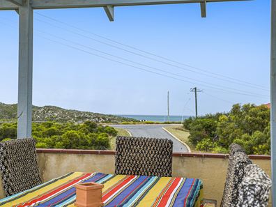 5 Jones Street, Guilderton WA 6041