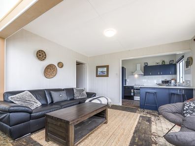 5 Jones Street, Guilderton WA 6041
