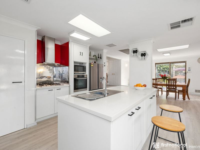 28 MORE CRESCENT, Bull Creek