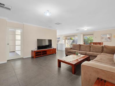 10 Munich Link, Piara Waters WA 6112