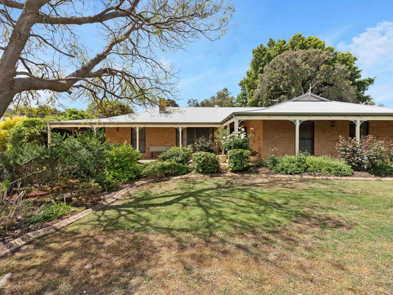 4 Pindara Place, Lesmurdie WA 6076