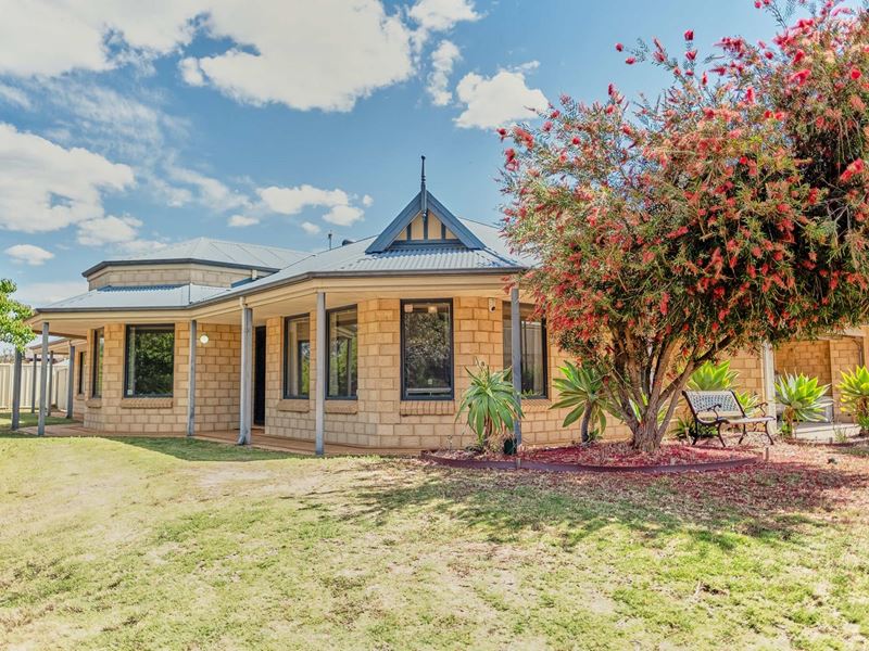 14 Campion Fairway, Lakelands