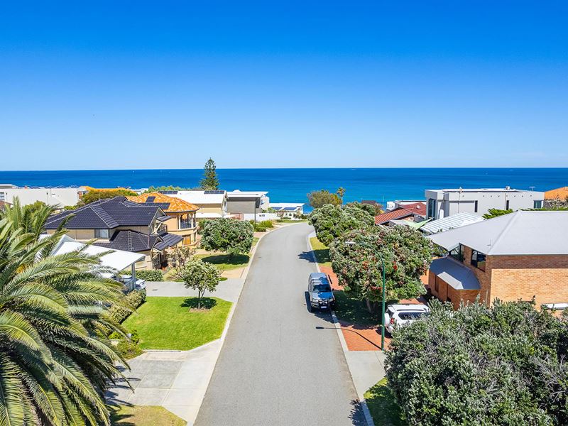 24 Belhus Drive, Trigg