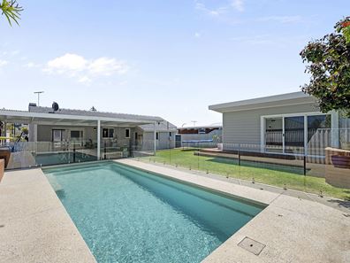 24 Belhus Drive, Trigg WA 6029