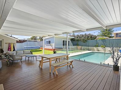 24 Belhus Drive, Trigg WA 6029
