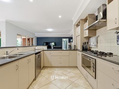 37 Avalon Road, Australind WA 6233