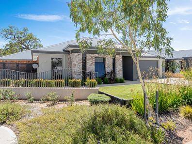 21 Edmonton Parade, Bushmead WA 6055